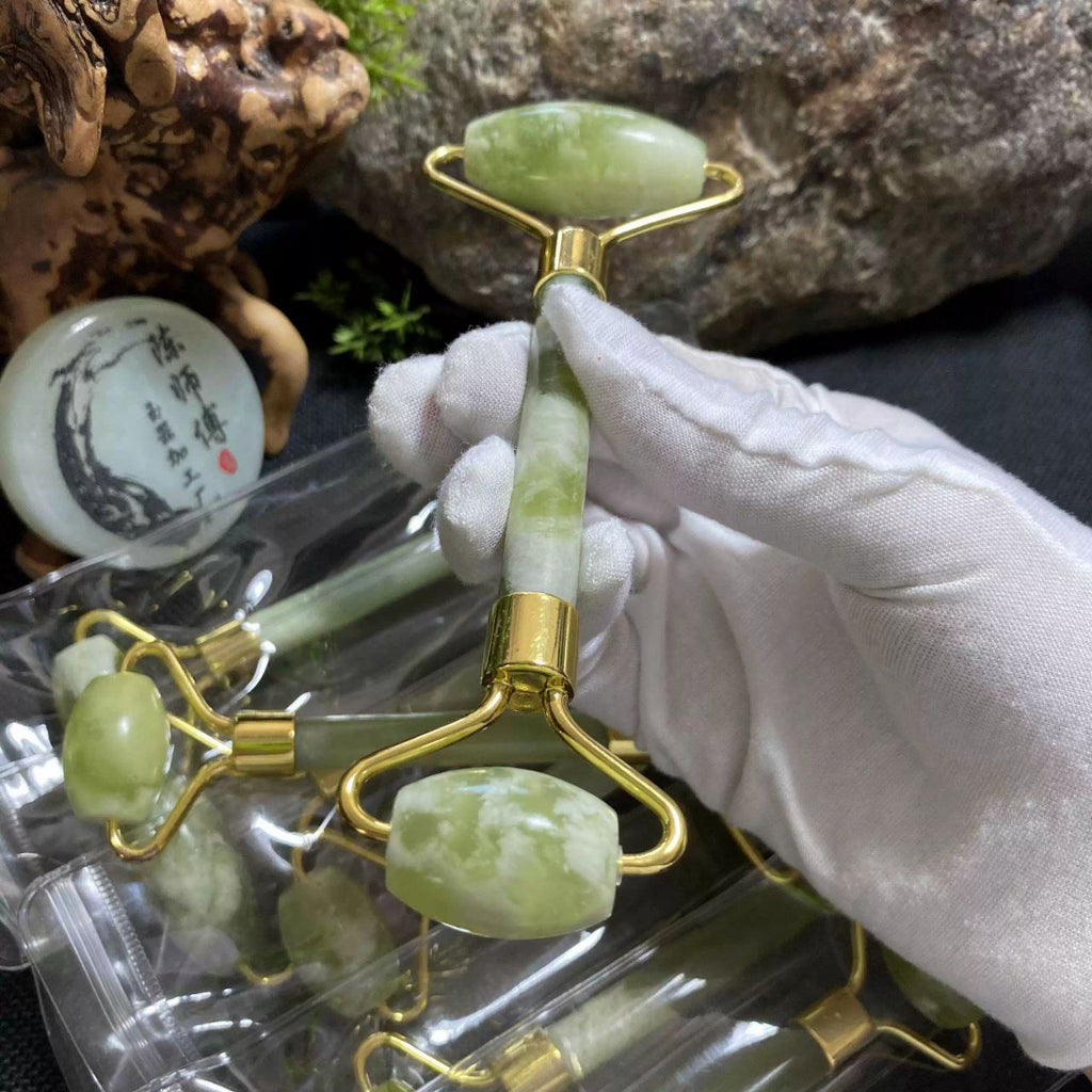 أداة تدليك الوجه جاد رولر + جواشا – إشراقة، نضارة، وعناية فاخرة ببشرتك