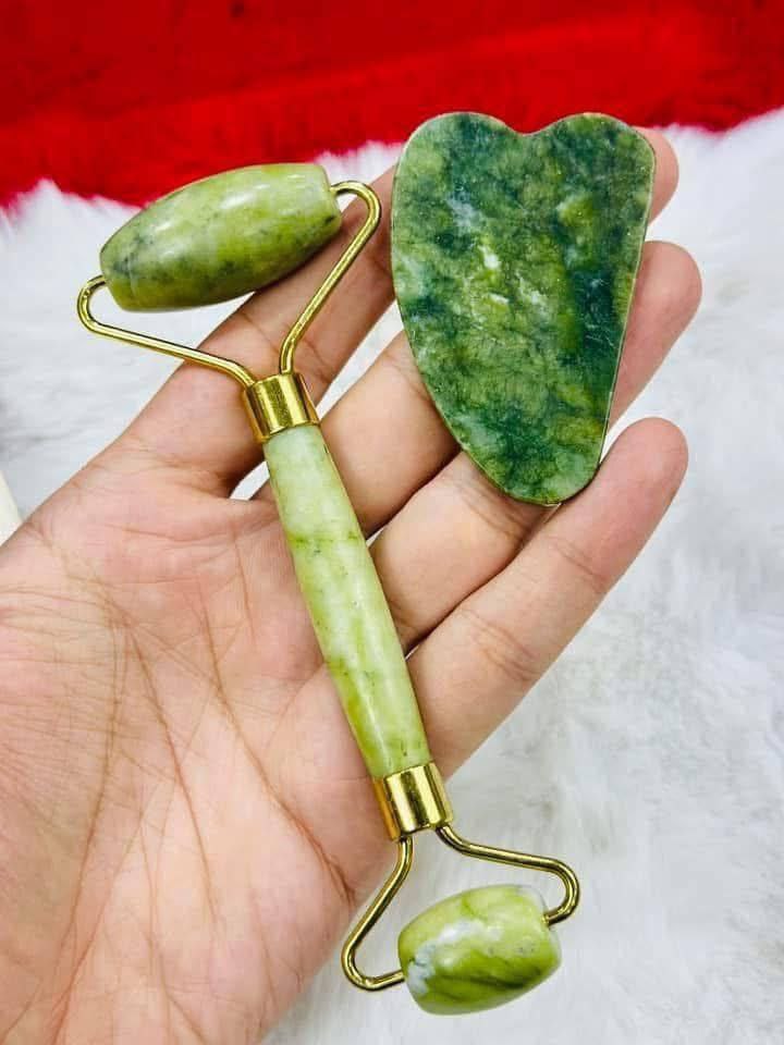 أداة تدليك الوجه جاد رولر + جواشا – إشراقة، نضارة، وعناية فاخرة ببشرتك