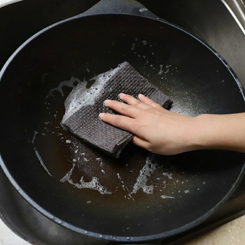 رول فوط ميكروفايبر رمادي – 25 فوطة تنظيف قوية في لفّة واحدة