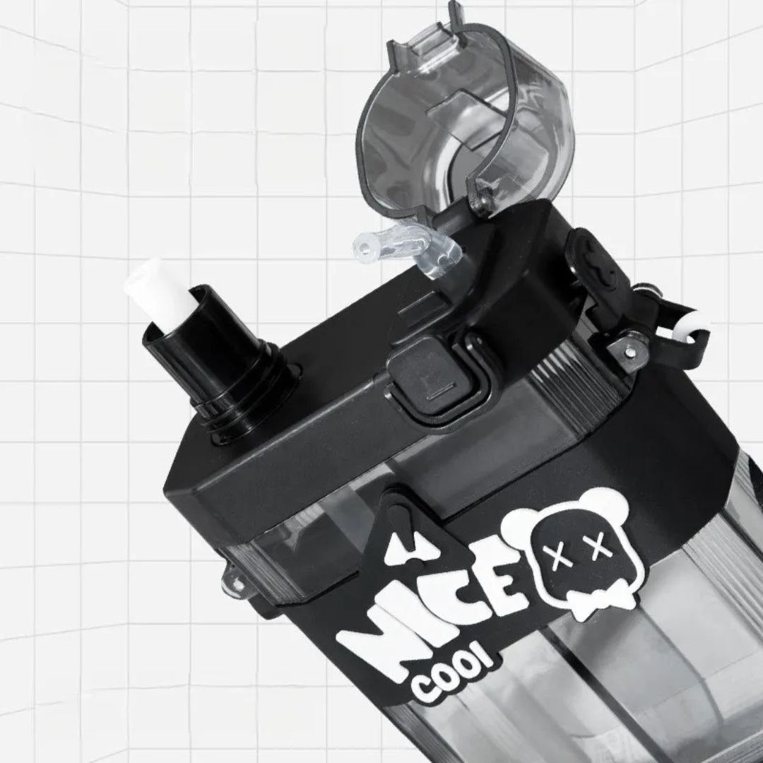 زمزمية أطفال Nice Cool أكريليك عملية وأنيقة بحزام 🍼✨