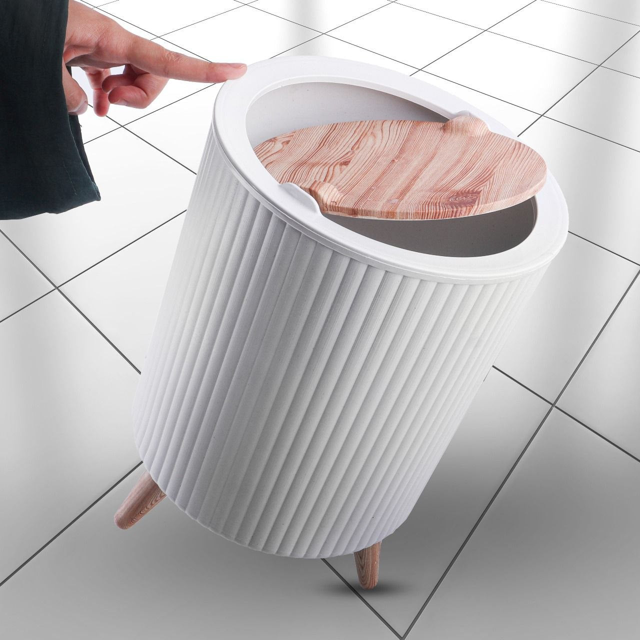 باسكت ديكوريشن متعدد الاستخدام – تصميم عصري بغطاء وأرجل خشبية | سعة 8.5 لتر 🗑️✨ 